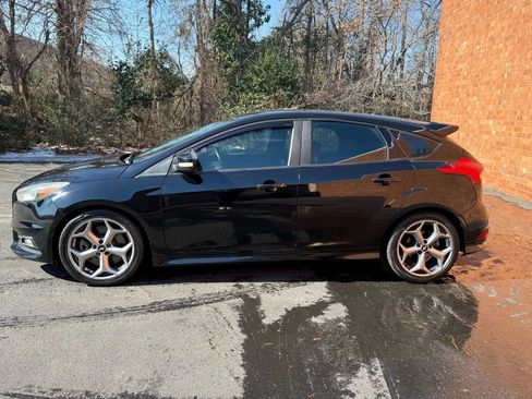 Used 2016 Ford Focus ST image 4