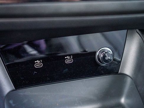 Used 2025 Audi Q6 e-tron Premium Plus image 22