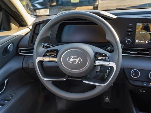 New 2026 Hyundai Elantra SE image 16
