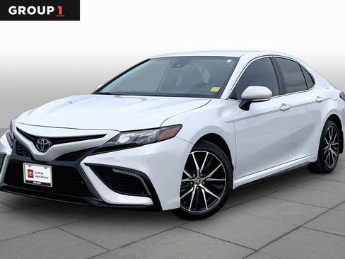 Used 2023 Toyota Camry SE FWD image 1