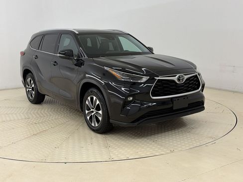 Used 2022 Toyota Highlander XLE FWD image 7
