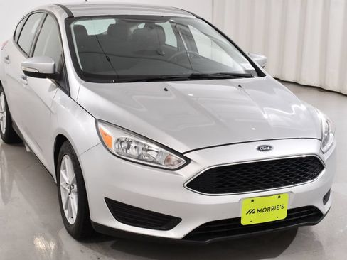 Used 2018 Ford Focus SE w/ Cold Weather Package FWD image 4