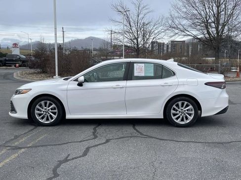 Used 2022 Toyota Camry LE image 3