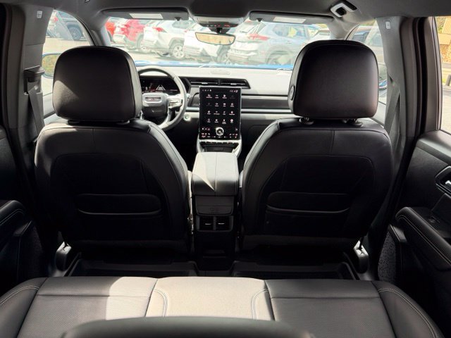 Used 2025 GMC Terrain Elevation w/ Elevation Premium Package AWD/4WD image 9