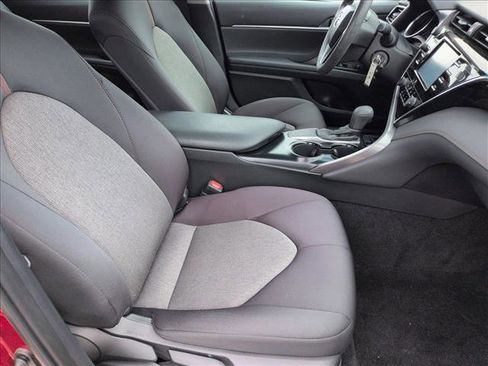 Used 2018 Toyota Camry LE image 19