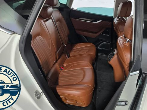 Used 2019 Maserati Levante GranLusso AWD/4WD image 39
