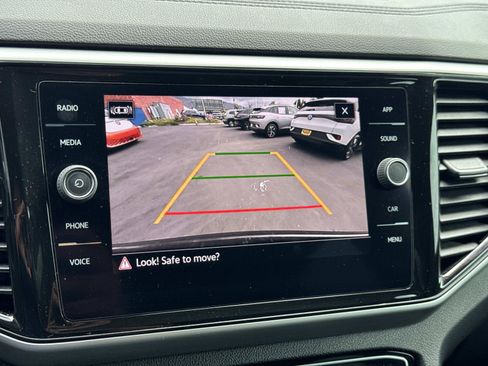 Certified 2022 Volkswagen Atlas Cross Sport SE FWD image 24