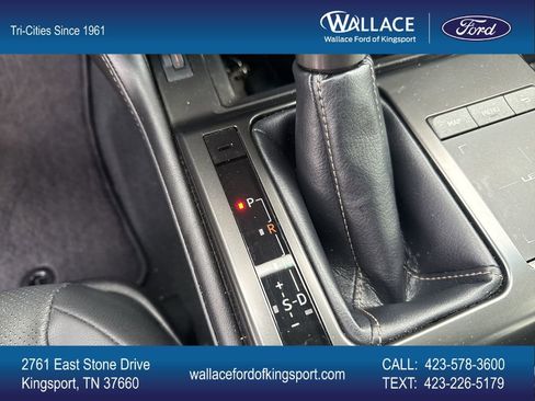 Used 2022 Lexus GX 460 Premium w/ Accessory Package image 35