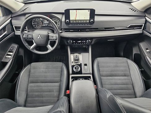 Used 2022 Mitsubishi Outlander SE image 14