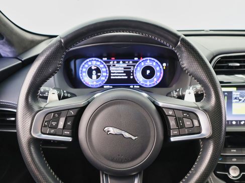 Used 2020 Jaguar F-PACE SVR image 36