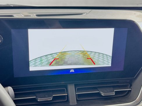 Used 2025 Chevrolet Trax LT w/ LT Convenience Package image 22