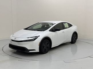 Used 2025 Toyota Prius LE video 2