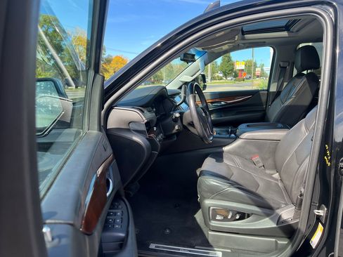 Used 2018 Cadillac Escalade Luxury image 14