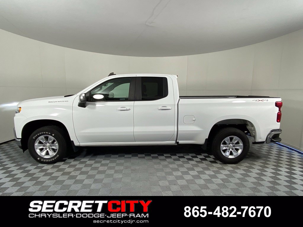Used 2020 Chevrolet Silverado 1500 LT w/ Convenience Package AWD/4WD image 4