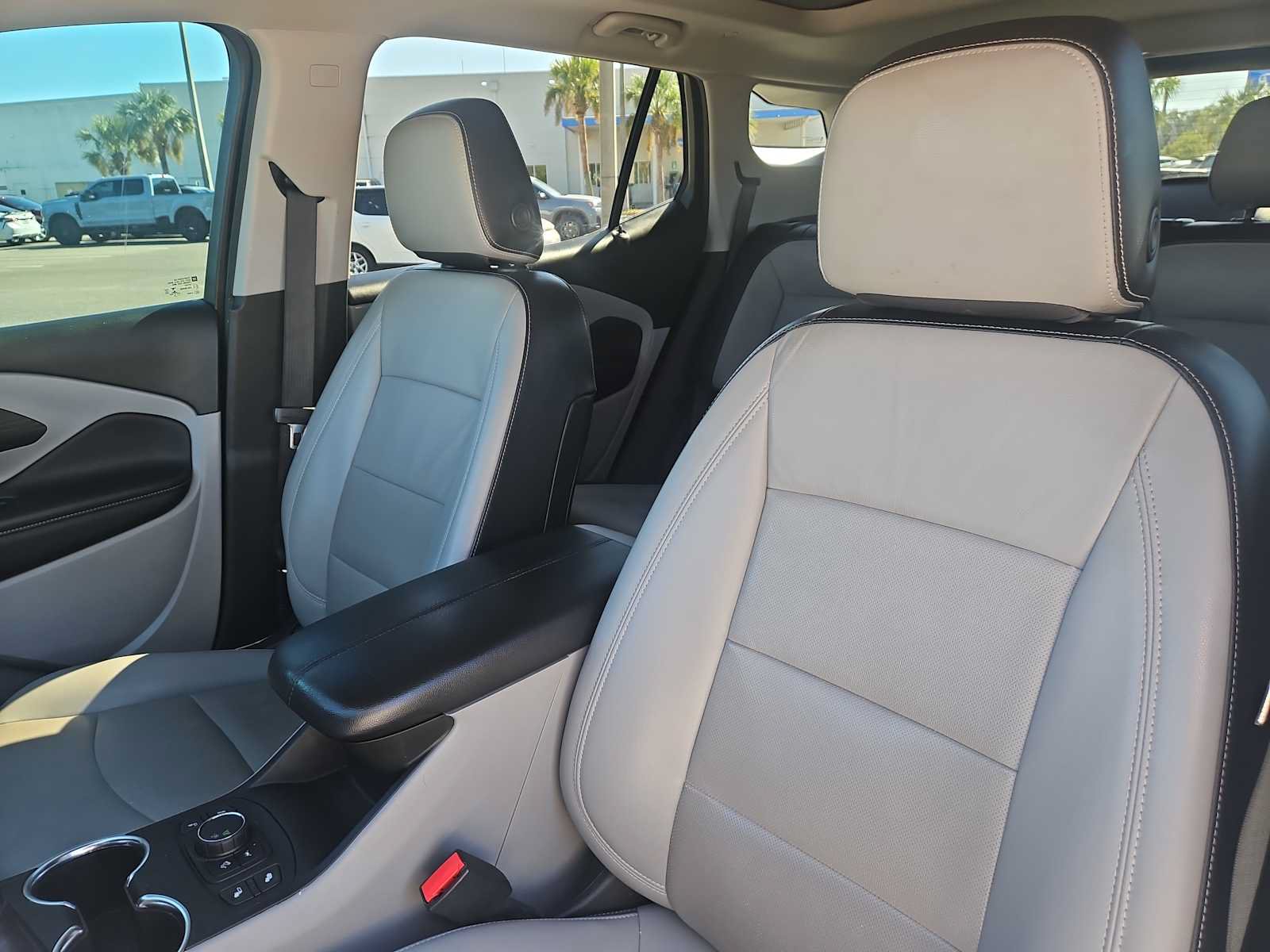 Used 2022 GMC Terrain SLT w/ Infotainment Package II FWD image 13