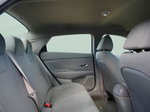 Certified 2023 Hyundai Elantra SE FWD image 14