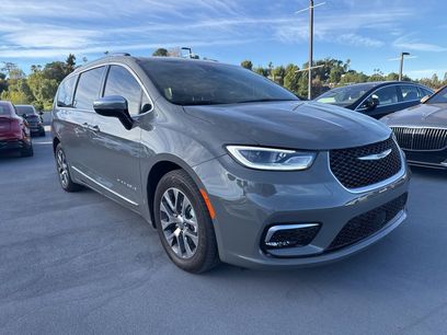 Used 2023 Chrysler Pacifica Pinnacle