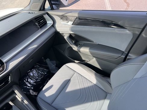 New 2026 Volkswagen Tiguan SE R-Line image 26