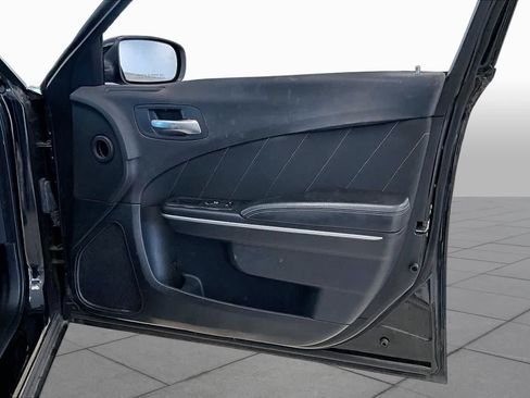 Used 2019 Dodge Charger SXT RWD image 21