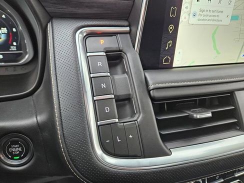 Used 2023 GMC Yukon SLT w/ SLT Premium Package image 29