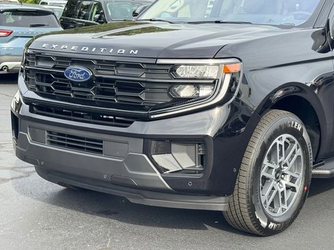 New 2025 Ford Expedition Active image 41
