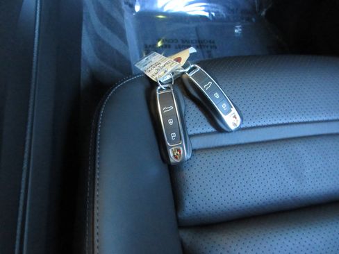 Used 2023 Porsche Cayenne image 68