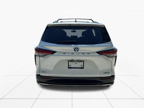 Used 2025 Toyota Sienna Limited FWD image 7
