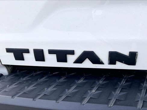 Used 2020 Nissan Titan SV w/ SV Convenience Package image 9