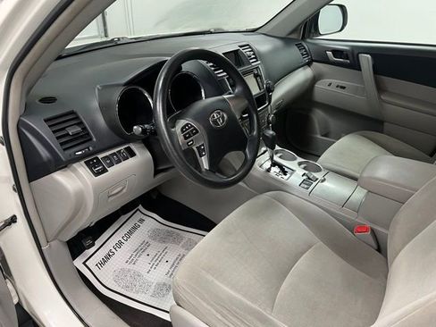 Used 2013 Toyota Highlander Plus w/ Protection Pkg image 22