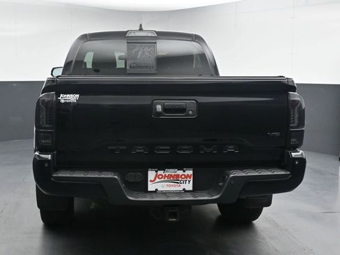 Used 2020 Toyota Tacoma TRD Sport w/ Technology Package AWD/4WD image 8
