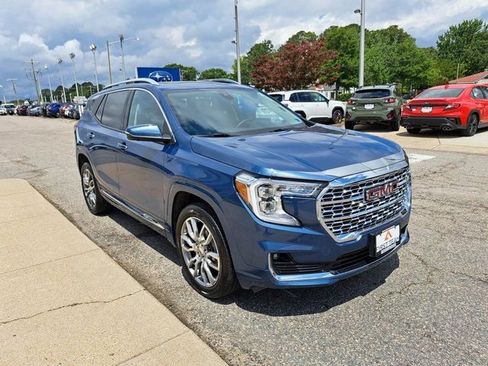 Used 2024 GMC Terrain Denali w/ Denali Premium Package AWD/4WD image 8