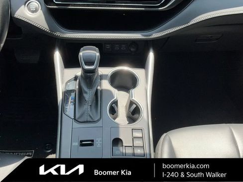 Used 2024 Toyota Highlander XSE FWD image 24