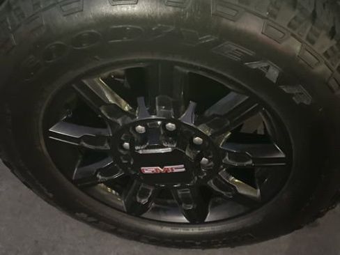 Used 2024 GMC Sierra 2500 AT4 w/ AT4 Premium Plus Package image 4