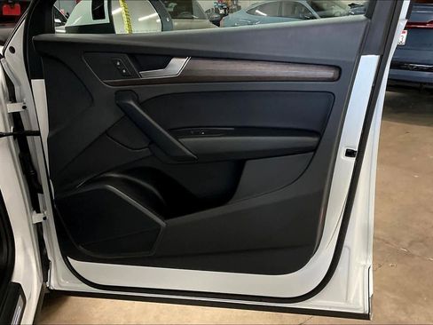 Certified 2025 Audi Q5 2.0T Premium image 26
