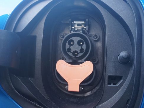 Used 2022 Chevrolet Bolt EUV Premier w/ Launch Edition image 35