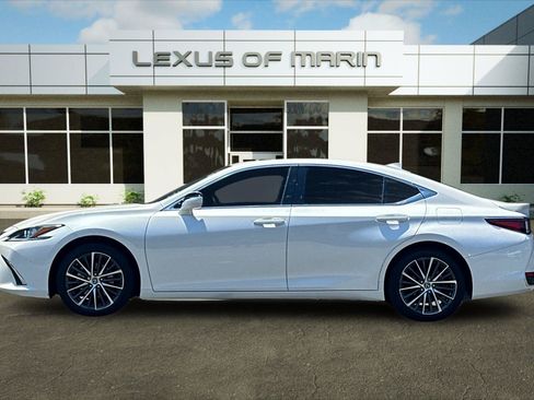Used 2025 Lexus ES 300h w/ Premium Package FWD image 2