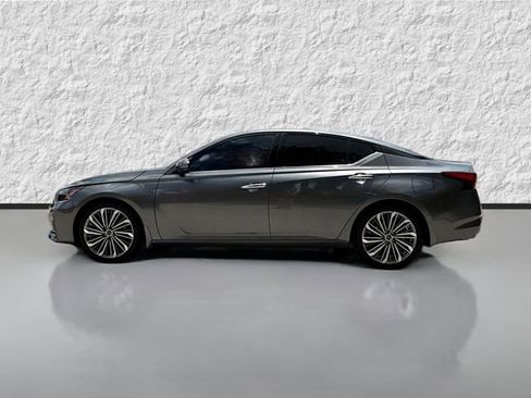 Used 2024 Nissan Altima 2.5 SL FWD image 6