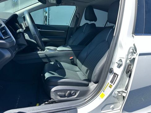 Used 2023 Toyota Camry SE w/ Convenience Package FWD image 9