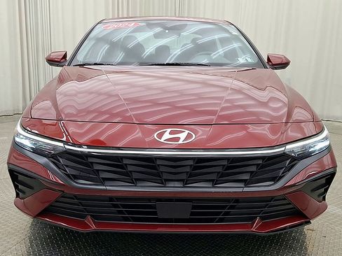 Used 2024 Hyundai Elantra SEL w/ Convenience Package FWD image 9