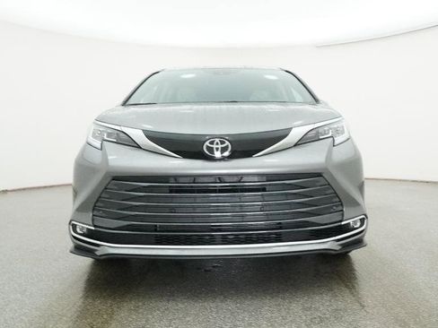 New 2026 Toyota Sienna Limited image 45