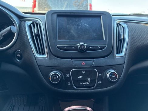 Used 2017 Chevrolet Malibu LT image 13