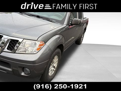 Used 2017 Nissan Frontier SV image 1