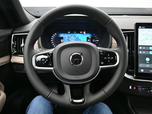 New 2026 Volvo XC90 T8 Plus w/ Protection Package Premier AWD/4WD image 25