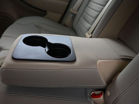 Used 2017 Ford Taurus SE image 29