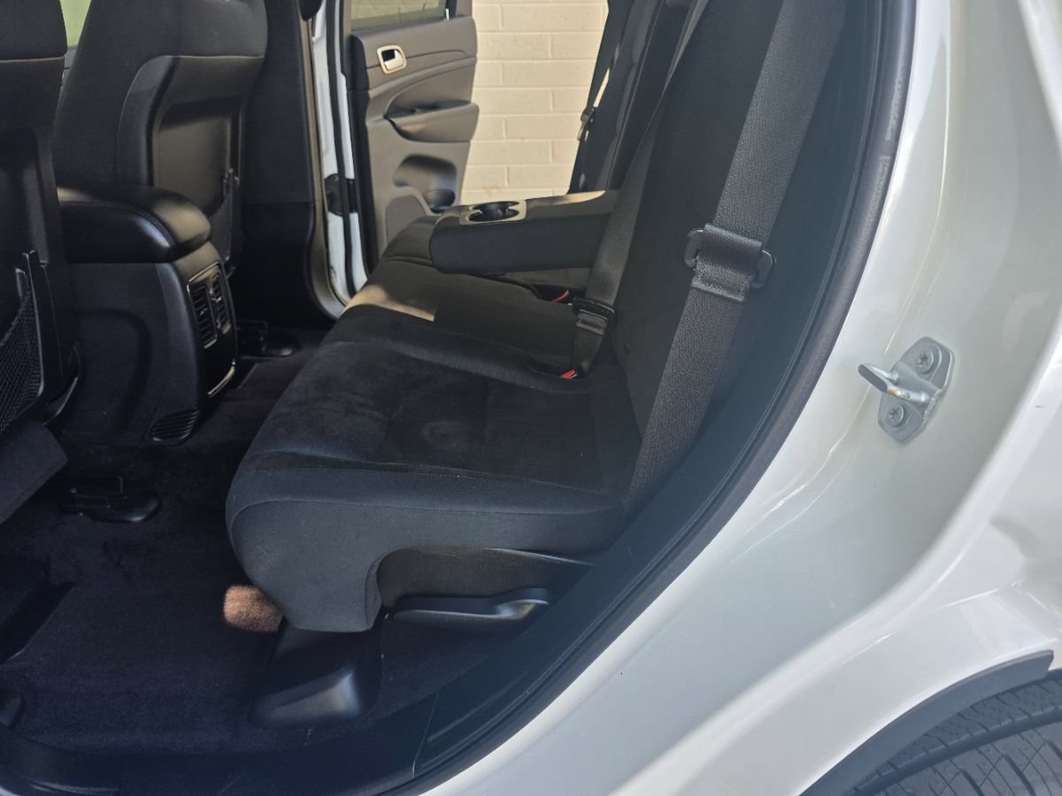 Used 2017 Jeep Grand Cherokee Laredo RWD image 25