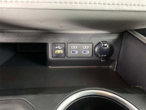 Used 2024 Toyota Highlander XLE image 25