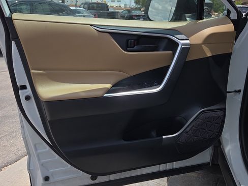 Used 2020 Toyota RAV4 LE w/ Carpet Mat Package FWD image 8