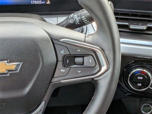 Used 2025 Chevrolet Trax LT w/ LT Convenience Package image 21