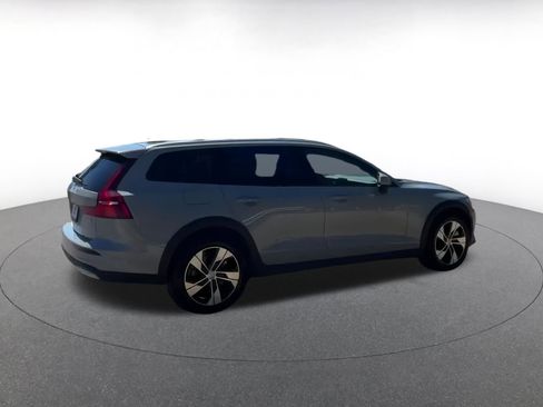 Used 2025 Volvo V60 B5 Cross Country Plus image 14