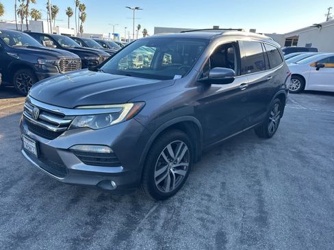 Used 2017 Honda Pilot Touring image 2